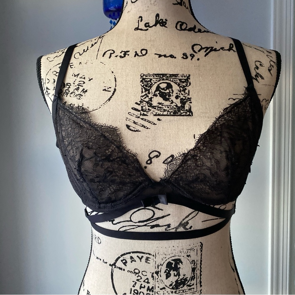 Victoria’s Secret Very Sexy Black Lace Strappy Unlined Demi Bra 34C Gothic